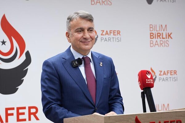 Karamahmutoğlu: Sunulan rapor eksik ve karartılmış Zafer Partisi Sözcüsü Azmi Karamahmutoğlu, partisinin haftalık olağan basın toplantısında