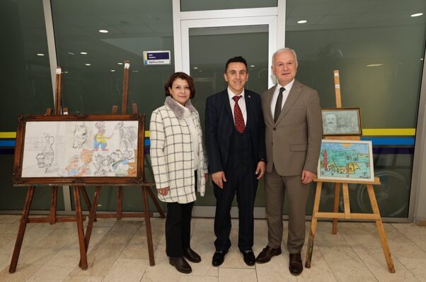 Karamürsel’de sanatçı Akan Ural’ın eserleri sergileniyor Karamürsel Belediyesi, genç sanatçı Akan Ural’ın eserlerine ev sahipliği yapıyor.