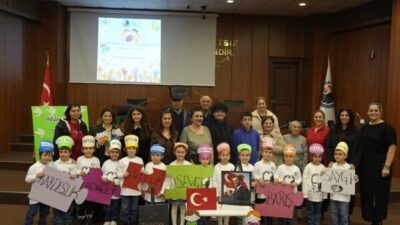 Etkinlikler kapsamında, Kartal Belediyesi Çocuk Meclisi’nde bir toplantı gerçekleştirildi. 10