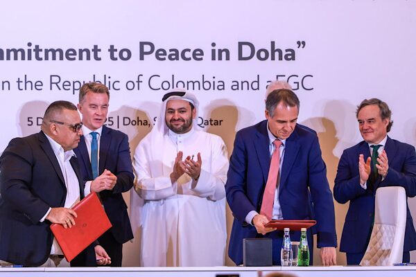 Katar’da Kolombiya Hükümeti ve EGC Arasında “Barış Taahhüdü” imzalandı Katar Devleti, Kolombiya Hükümeti ile Öz-İlan EGC Grubu arasında, Doha’da