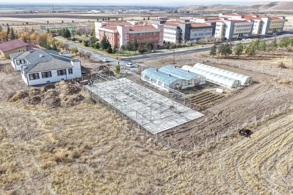 Kayseri Büyükşehir Belediyesi’nden Develi’ye hizmet Fen İşleri Daire Başkanlığı tarafından yürütülen asfalt yapım çalışmaları kapsamında,