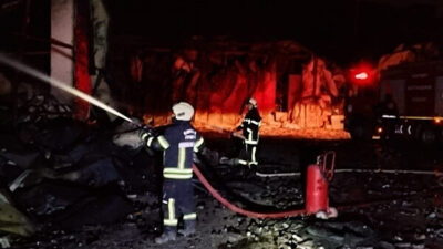 Kayseri İtfaiyesi, Kırıkkale’nin Yahşihan Organize Sanayi Bölgesi’nde bir kimya fabrikasında