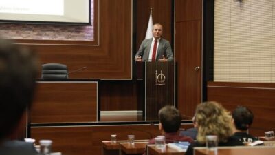 Keçiören Belediye Meclis Salonu’nda gerçekleştirilen “Taşınmaz Mal Yönetimi” eğitimini Bağımsız