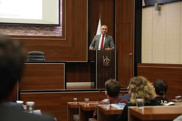 Keçiören’de personele “Taşınmaz Mal Yönetimi” eğitimi Keçiören Belediye Meclis Salonu’nda gerçekleştirilen “Taşınmaz Mal Yönetimi” eğitimini Bağımsız