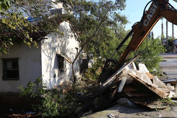 Kepez Belediyesi, Şafak Mahallesi 4253 sokakta bulunan müstakil bir ev