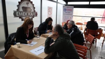 Emek Kafe’de düzenlenen taramada katılımcılara beslenme ve nutrisyonel durum analizi,