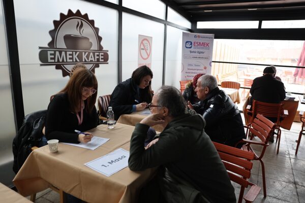 Kıdemli vatandaşlara bilişsel sağlık taraması yapıldı Emek Kafe’de düzenlenen taramada katılımcılara beslenme ve nutrisyonel durum analizi,