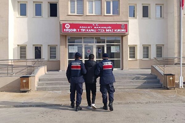 Kırşehir’de jandarmadan Kaçakçılık ve aranan şahıslara yönelik operasyonlar Kırşehir İl Jandarma Komutanlığı tarafından il genelinde uyuşturucu ile mücadele