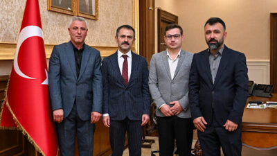 Kocaeli Valisi  Aktaş, Kocaeli Kartepe Giresunlular Derneği Başkanı Şalcı, Başkan