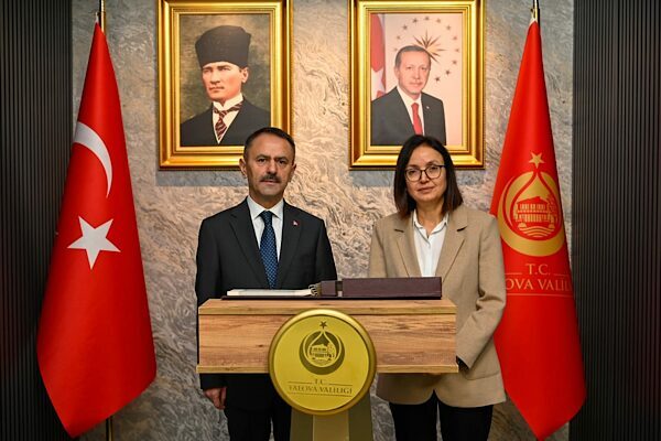 Kocaeli Valisi Aktaş, Yalova Valisi Kaya’yı ziyaret etti Kocaeli Valisi Aktaş, Yalova Valisi Kaya ile bir araya geldi.