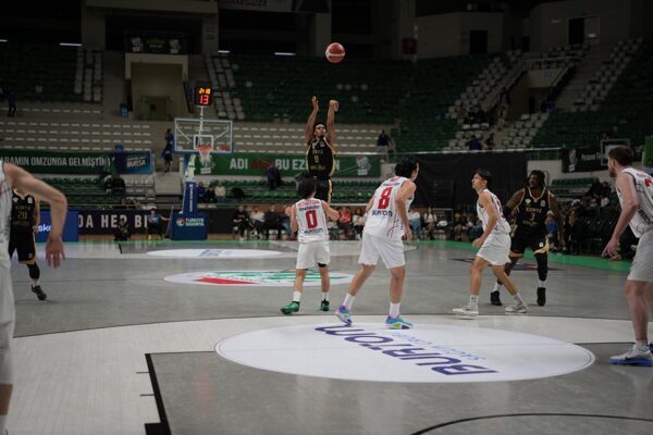 Konya Büyükşehir Belediyespor, Türkiye Sigorta Basketbol Ligi 13. Hafta karşılaşmasında Bursa