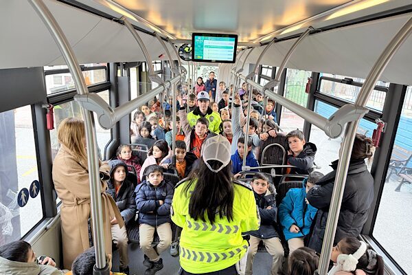Konya’da “Trafikte Nezaket ve Görgü Kuralları Projesi” başlatıldı “Trafikte Nezaket ve Görgü Kuralları Projesi” kapsamında hayata geçirilen projeyle