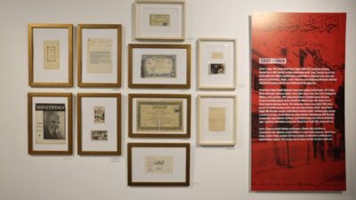 Koleksiyonerler Emin Nedret İşli ve Alper Çeker’in arşivini buluşturan “Babıali-