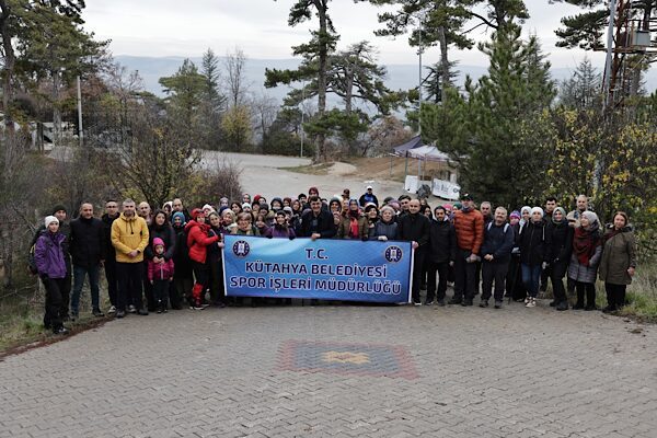 Kütahya’da doğa yürüyüşü etkinliği düzenlendi Kütahya Belediyesi tarafından organize edilen Doğa Yürüyüşü Etkinliği, Belediye BaşkanıKahveci