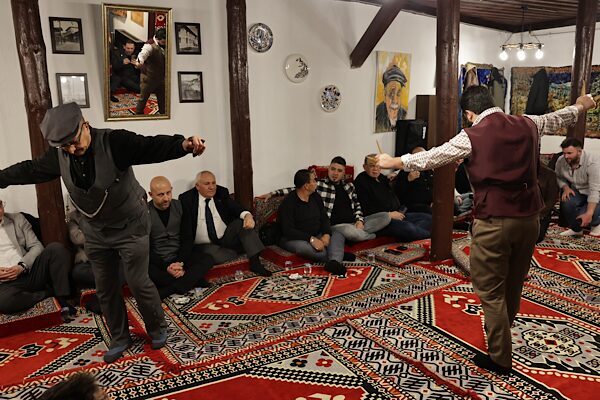 Kütahya’da Gezek Programı düzenlendi Kütahya Belediyesi tarafından Yüksek Kahve’de Erkek Gezek Programı düzenlendi. Etkinlik,