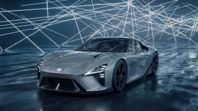 Lexus, yeniliklerine bir yenisini daha ekledi. Başkan Akio Toyoda’nın baş test pilotu