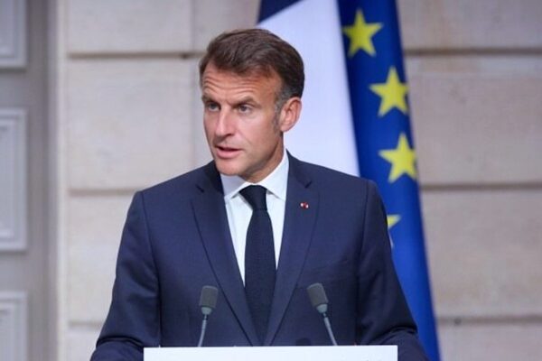 Macron: Fransa ile Kıbrıs arasındaki ilişkilerde yeni bir döneme giriyoruz Fransa Cumhurbaşkanı Macron, Kıbrıs Cumhuriyeti Cumhurbaşkanı Christodoulides’i Paris’te ağırladıklarını duyurdu.