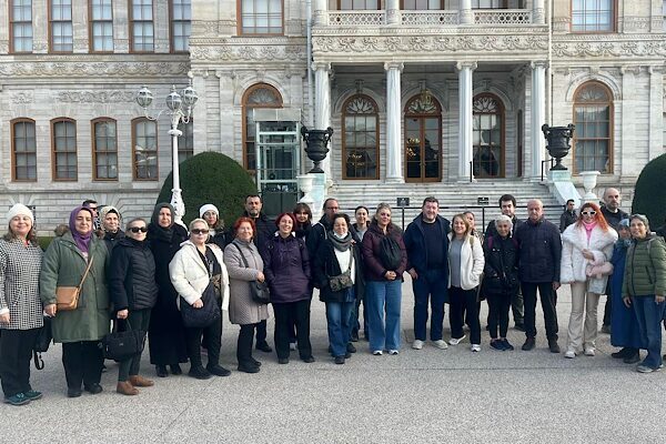 Maltepeliler Dolmabahçe Sarayı’nı gezdi Maltepe Belediyesi tarafından düzenlenen Kültür Gezileri, aralık ayında Dolmabahçe Sarayı