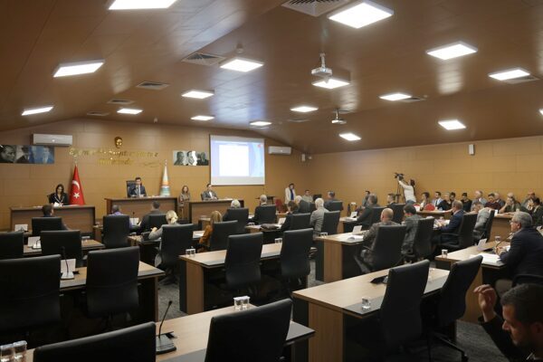 Marmaris Belediye Meclisi, 2025 yılının son toplantısını gerçekleştirdi. Toplantıda hem