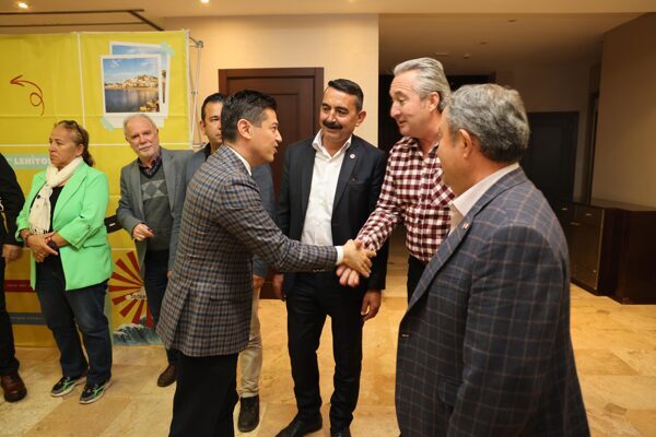 Marmaris Değerleniyor Çalıştayı’nın üçüncüsü muhtarlarla gerçekleşti Marmaris Belediyesi öncülüğünde yürütülen “Marmaris Değerleniyor: Kent Markalaşması” çalıştaylarının üçüncüsü