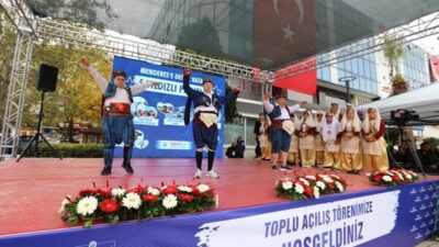 Açılış programı Menderes Meydan’da gerçekleşti. Toplu açılış törenine Cumhuriyet Halk