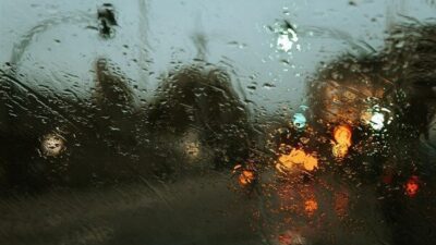 Meteoroloji’den yapılan açıklamaya göre, hava sıcaklığının iç kesimlerde 2 ila