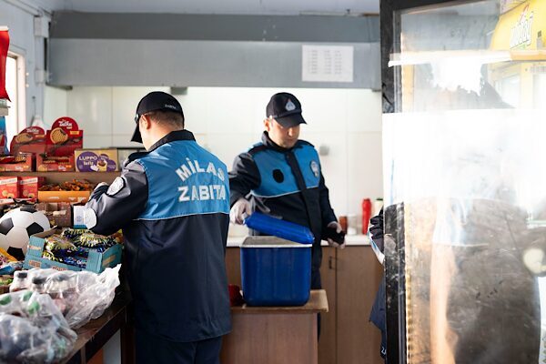 Milas’da okul kantinlerinde denetim Milas Belediyesi Zabıta ekipleri, öğrencilerin sağlıklı ve güvenli ürünlere ulaşmasını