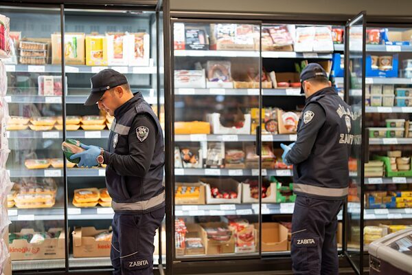 Milas Belediyesi Zabıta Müdürlüğü ekipleri, halk sağlığı ve güvenliğini sağlamak