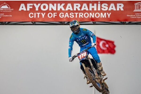 MXGP Türkiye, “Yılın En İyi Spor Projesi” ödülünü aldı Afyonkarahisar Belediyesi’nin ev sahipliğinde düzenlenen MXGP Türkiye Dünya Motokros Şampiyonası, Bakırköy