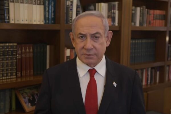 Netanyahu: Bizi hedef alanlara karşı harekete geçeriz İsrail Başbakanı Netanyahu, Dimona’da gerçekleştirilen hükümet toplantısında konuştu. Netanyahu, Avustralya