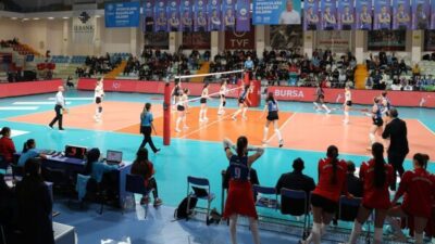 Vodafone Sultanlar Ligi’nin 10. haftasında Nilüfer Belediyespor Eker, İlbank Spor