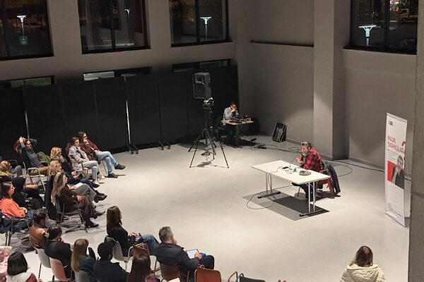 Nilüfer’de “Nasıl Yapmışlar?” söyleşisi düzenlendi Nilüfer’de düzenlenen “Nasıl Yapmışlar?” söyleşi serisinin konusu, sosyolog, caz müzisyeni,