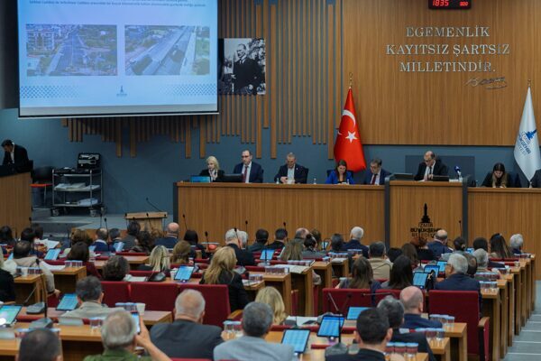Onat Tüneli etkileşim alanındaki riskli yapılar için tahliye ve destek paketi Onat Tüneli üstünde yer alan ve teknik ekipler tarafından hasarlı