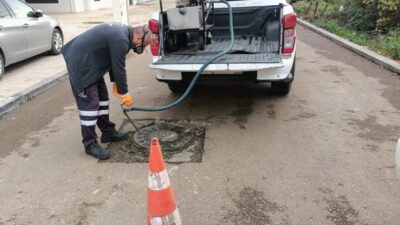 Ordu Büyükşehir Belediyesi ekipleri, sivrisineklerin kışlama alanları olarak bilinen bina