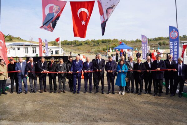 Açılışta konuşan Orhangazi Belediye Başkanı Bekir Aydın, şunları kaydetti: “Bugün