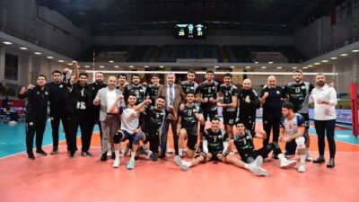 Arabica Soffee House Erkekler Voleybol 1. Ligi'nde mücadele veren Osmangazi