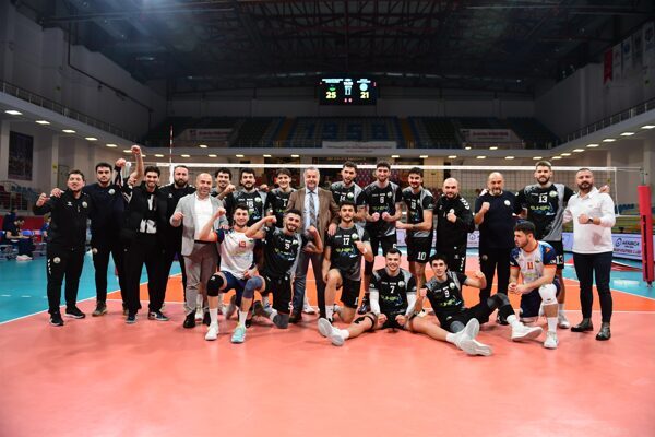 Osmangazi Belediyespor, Arkas Spor’u mağlup etti Arabica Soffee House Erkekler Voleybol 1. Ligi'nde mücadele veren Osmangazi