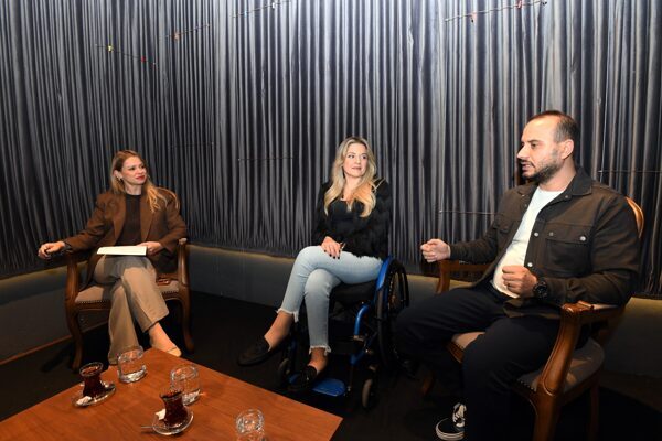 Dünyanın ilk ve tek engelli kadın ralli pilotu Kübra Denizci