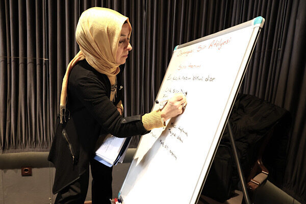 Osmangazi’de ‘Şiir Yazma Teknikleri ve Analizi’ söyleşisi düzenlendi Osmangazi Belediyesinin düzenlediği “Şiir Yazma Teknikleri ve Analizi” söyleşisinde, amatör