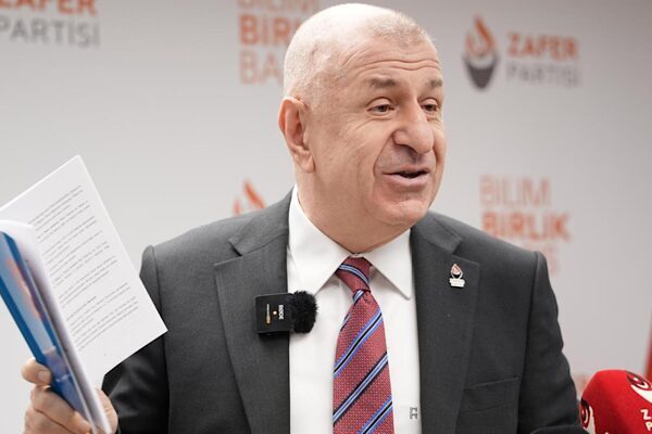 Zafer Partisi Genel Başkanı Özdağ, partisinin genel merkezinde gerçekleştirdiği haftalık