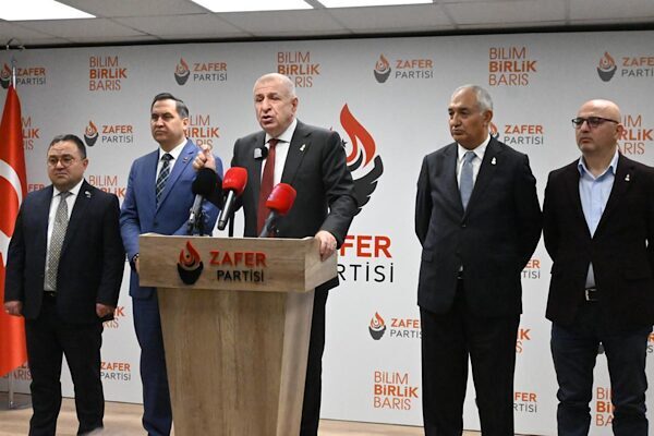 Özdağ, “Tertemiz Türkiye Projesi”ni tanıttı Zafer Partisi Genel Başkanı Özdağ, partisinin Türkiye’de giderek büyüyen uyuşturucu