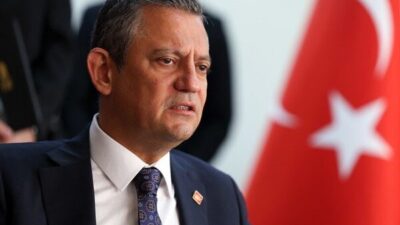 CHP Genel Başkanı Özgür Özel,  İBB iddianamesiyle ilgili dosya üzerinden