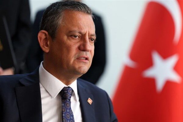 Özel, yeni dönemin ilk MYK toplantısına başkanlık etti CHP Genel Başkanı Özgür Özel, 39. Olağan Kurultay’ın ardından Parti