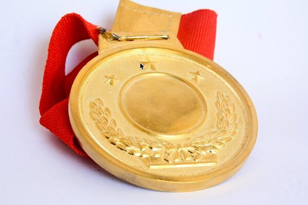 Özvar: Zehra ülkemize dartta ilk dünya şampiyonluğunu kazandırdı YÖK Başkanı Özvar, WDF Kızlar Dünya Dart Şampiyonası’nda altın madalya