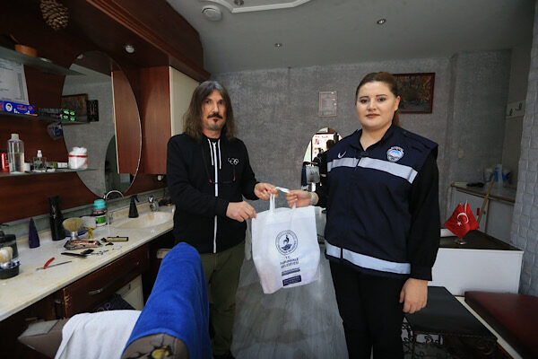 Pamukkale’de, sosyal sorumluluk ve halk odaklı hizmet anlayışı kapsamında berber