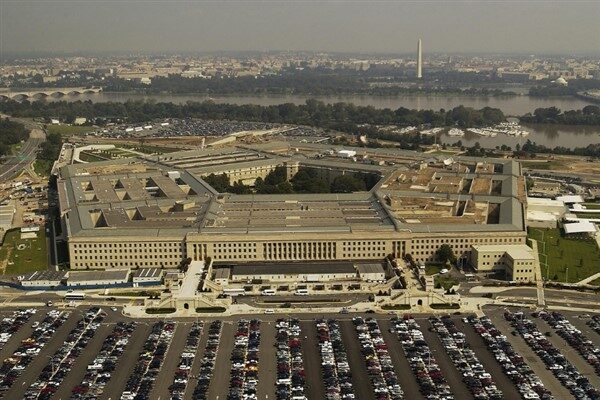 Parnell: İki ABD Ordusu askeri ve bir ABD’li sivil tercüman öldürüldü ABD Savaş Bakanı'nın Halkla İlişkilerden Sorumlu Yardımcısı, Baş Pentagon Sözcüsü