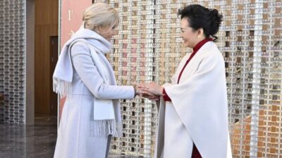 Çin Cumhurbaşkanı Xi Jinping'in eşi Peng Liyuan, bugün Fransa Cumhurbaşkanı