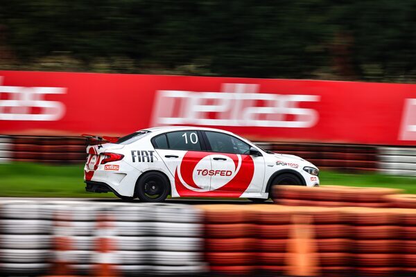 Petlas, gelişmiş ürünleriyle uzun yıllardır sürdürdüğü motor sporları desteğini güçlendirmeye