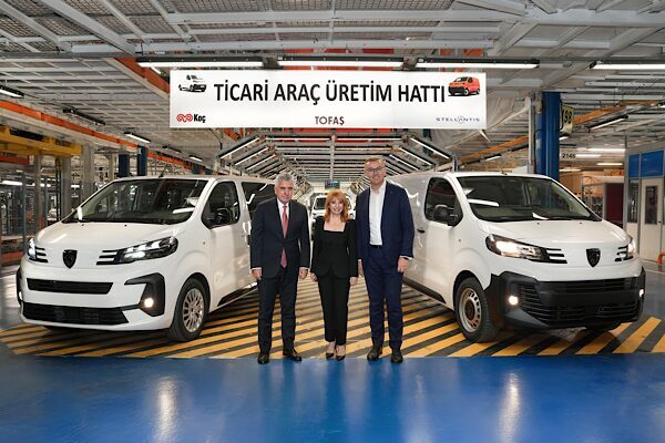 PEUGEOT, hafif ticari araç segmentindeki ürün gamını Türkiye’de genişletiyor. Bu