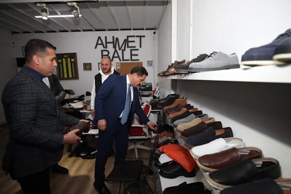 Reyhanlı Ayakkabıcılar Sitesi’ne Vali’den destek Hatay Valisi Mustafa Masatlı, bölge ekonomisinin önemli sektörlerinden biri olan